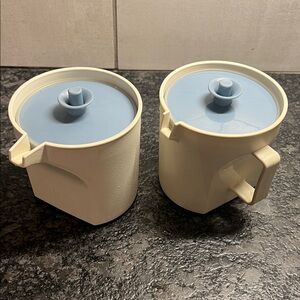 Vintage Tupperware Sugar and Creamer Set.  Like new